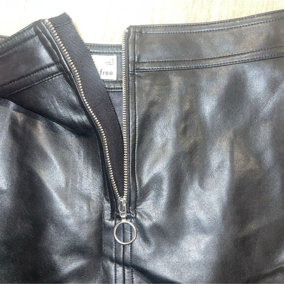 Aritzia Wilfred Free Women's Size 4 Roxanne Mini Skirt Faux Leather Black Goth - Picture 5 of 8
